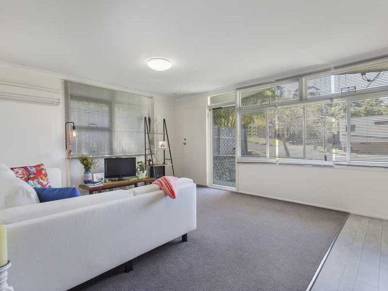 Photo - 38 Ballow Street, Coolangatta QLD 4225 - Image 2