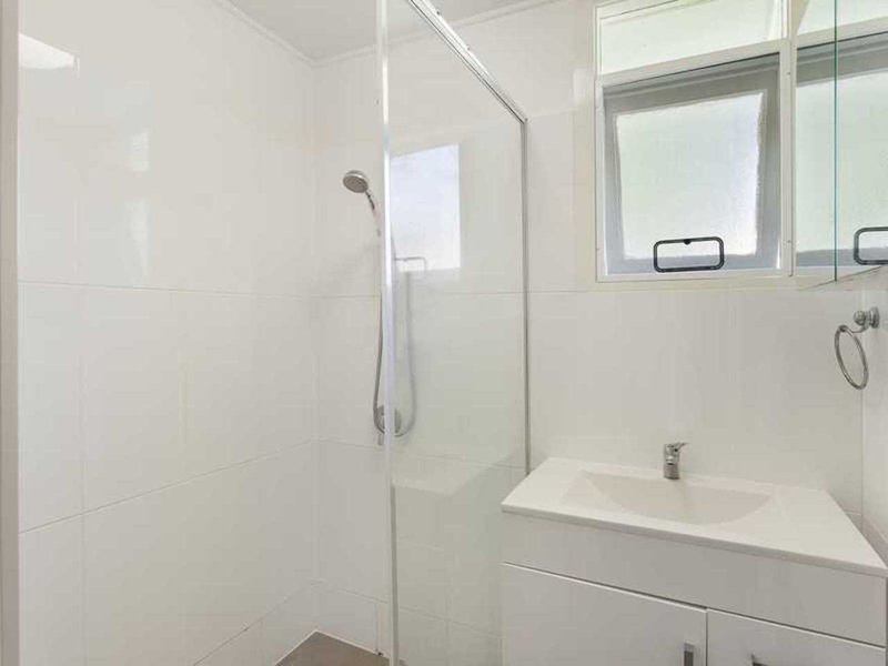 Photo - 38 Ballow Street, Coolangatta QLD 4225 - Image 4