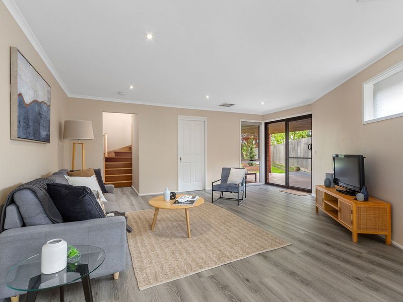 Photo - 38 Barker Drive, Mooroolbark VIC 3138 - Image 5