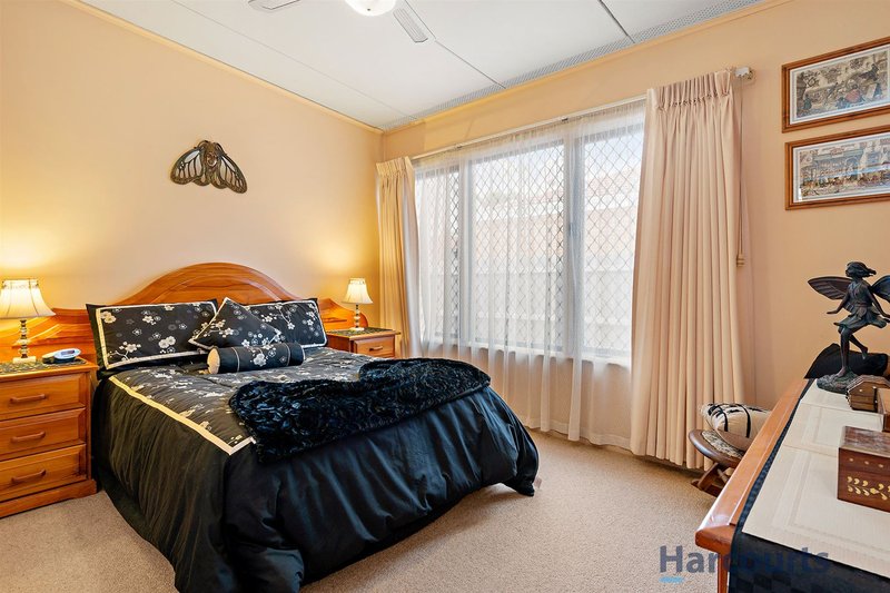 Photo - 38 Barry Road, Burwood East VIC 3151 - Image 5