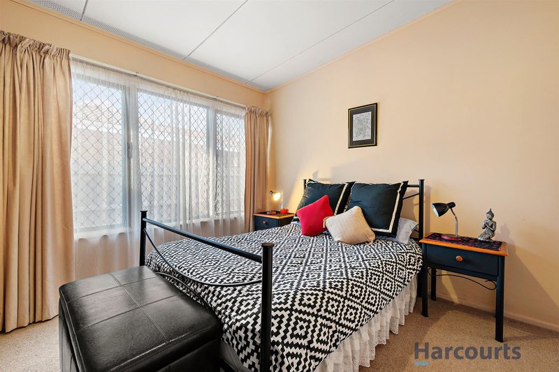 Photo - 38 Barry Road, Burwood East VIC 3151 - Image 6