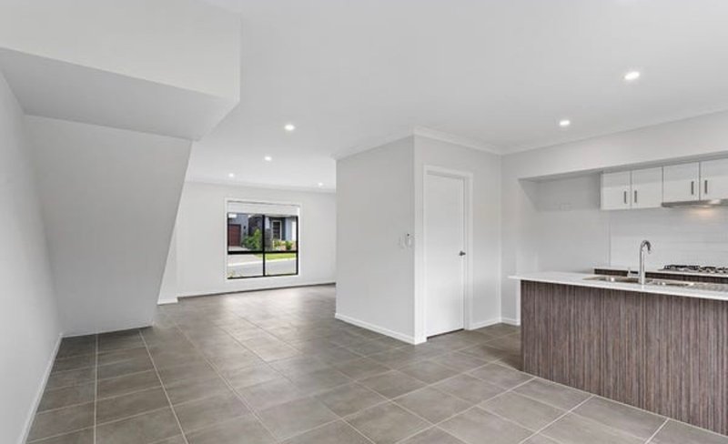 Photo - 38 Blatchford Street, Strathpine QLD 4500 - Image 9