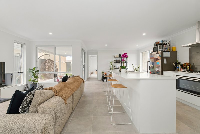 Photo - 38 Bonfire Chase, Eglinton WA 6034 - Image 1