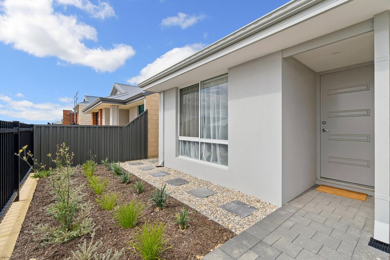 Photo - 38 Bonfire Chase, Eglinton WA 6034 - Image 3