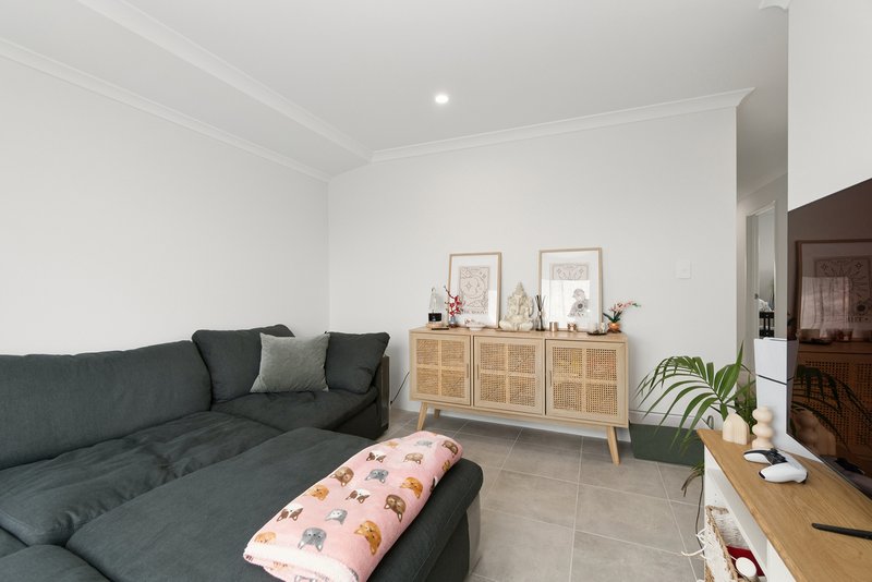 Photo - 38 Bonfire Chase, Eglinton WA 6034 - Image 6