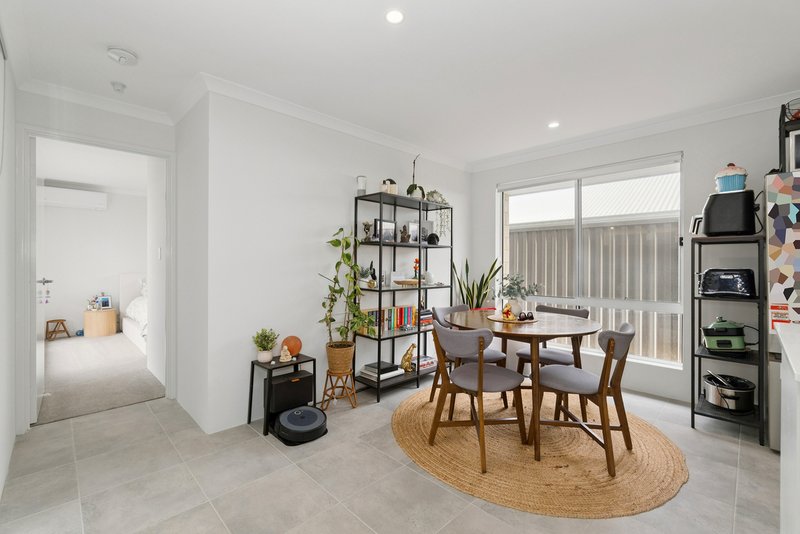 Photo - 38 Bonfire Chase, Eglinton WA 6034 - Image 9