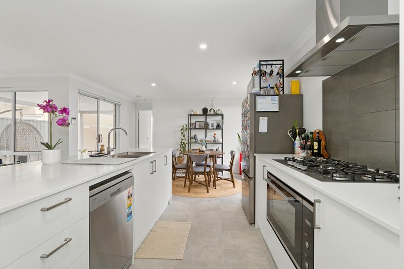 Photo - 38 Bonfire Chase, Eglinton WA 6034 - Image 16