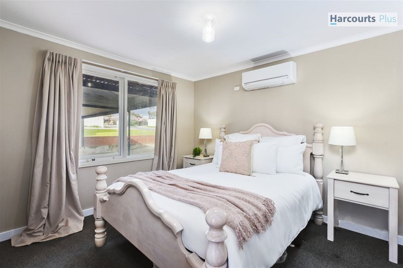 Photo - 38 Bounty Road, Hallett Cove SA 5158 - Image 3