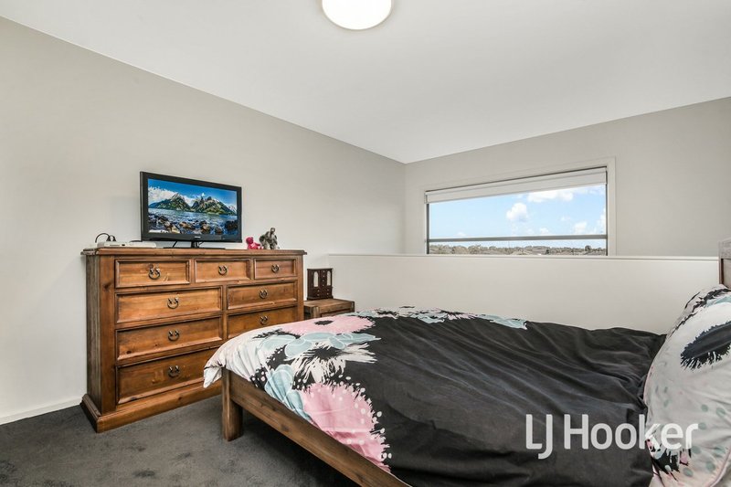 Photo - 38 Boutique Lane, Cranbourne West VIC 3977 - Image 6