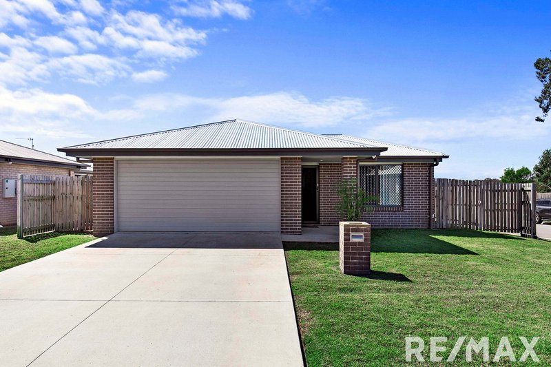 Photo - 38 Bradman Way, Urangan QLD 4655 - Image 2