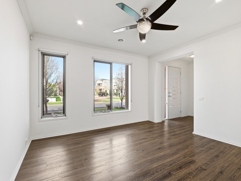 Photo - 38 Broadbeach Circuit, Point Cook VIC 3030 - Image 3