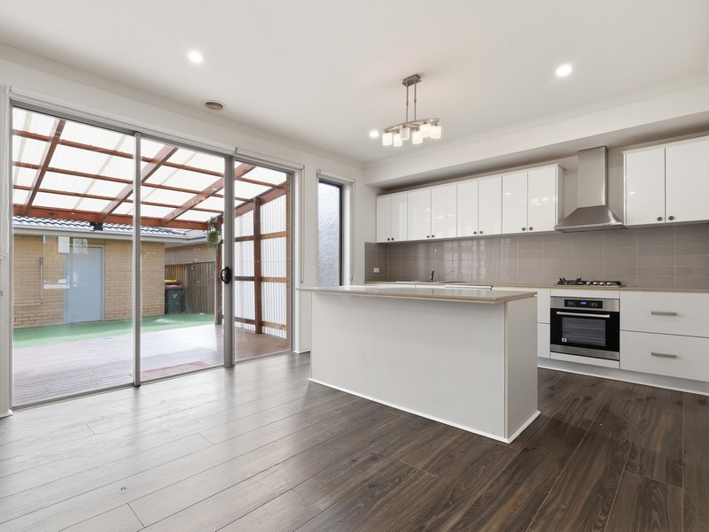 Photo - 38 Broadbeach Circuit, Point Cook VIC 3030 - Image 4