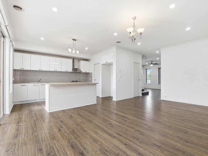 Photo - 38 Broadbeach Circuit, Point Cook VIC 3030 - Image 6