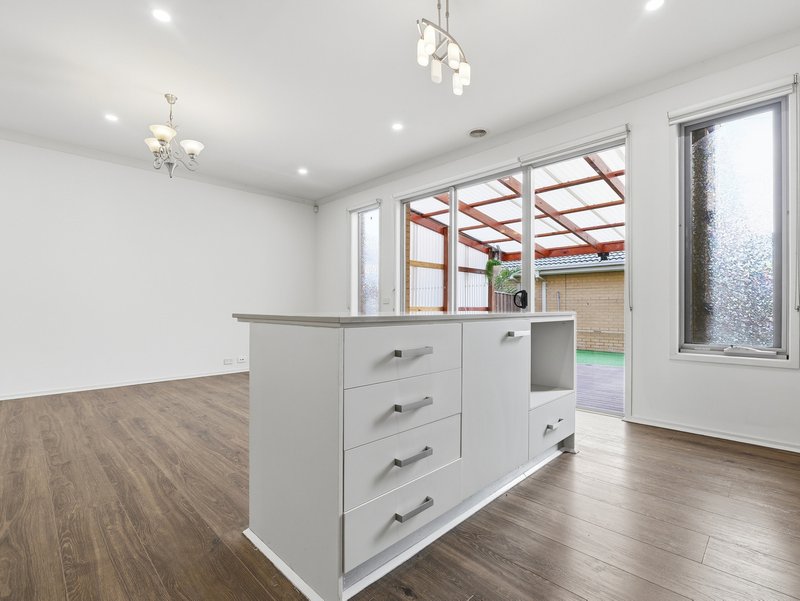 Photo - 38 Broadbeach Circuit, Point Cook VIC 3030 - Image 7