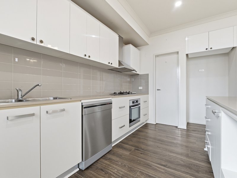 Photo - 38 Broadbeach Circuit, Point Cook VIC 3030 - Image 8