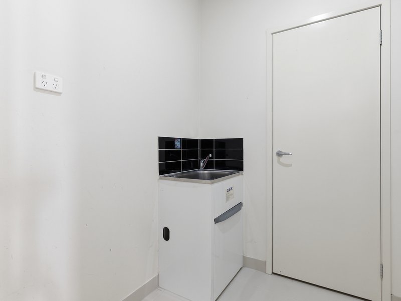 Photo - 38 Broadbeach Circuit, Point Cook VIC 3030 - Image 11