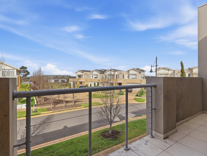 Photo - 38 Broadbeach Circuit, Point Cook VIC 3030 - Image 16