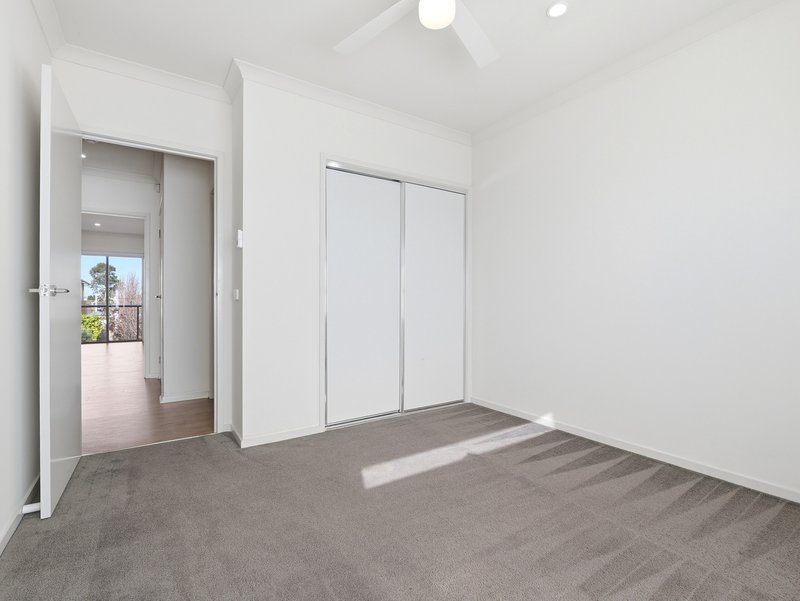 Photo - 38 Broadbeach Circuit, Point Cook VIC 3030 - Image 18