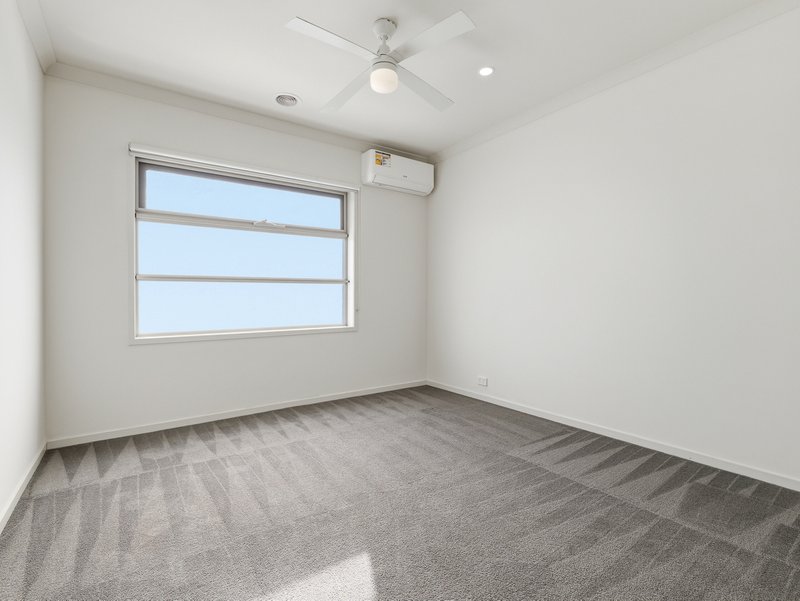 Photo - 38 Broadbeach Circuit, Point Cook VIC 3030 - Image 19