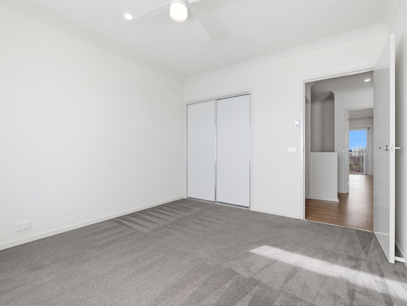 Photo - 38 Broadbeach Circuit, Point Cook VIC 3030 - Image 20