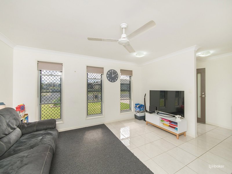 Photo - 38 Broadhurst Drive, Gracemere QLD 4702 - Image 4