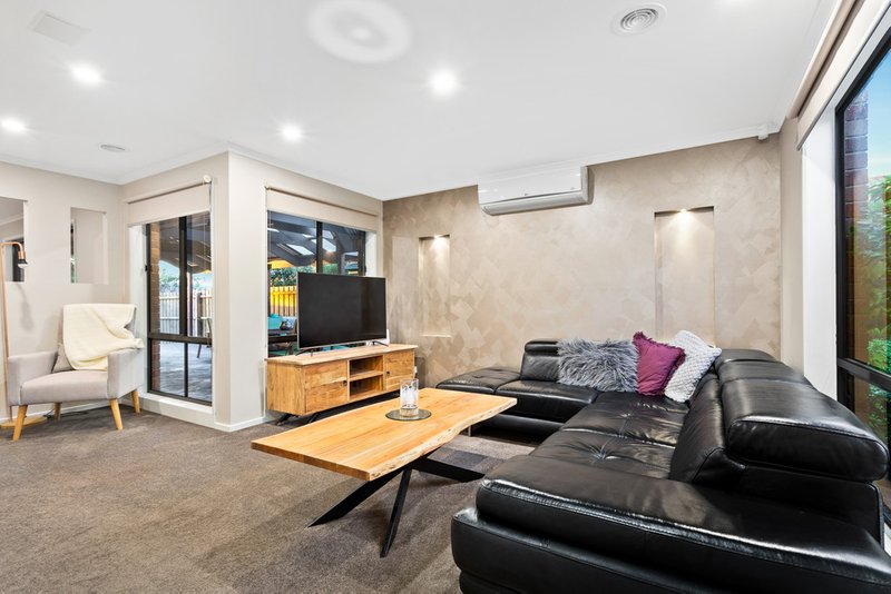 Photo - 38 Broome Crescent, Cranbourne North VIC 3977 - Image 2