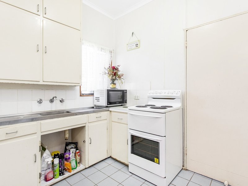 Photo - 38 Bungonia Street, Narrabundah ACT 2604 - Image 2