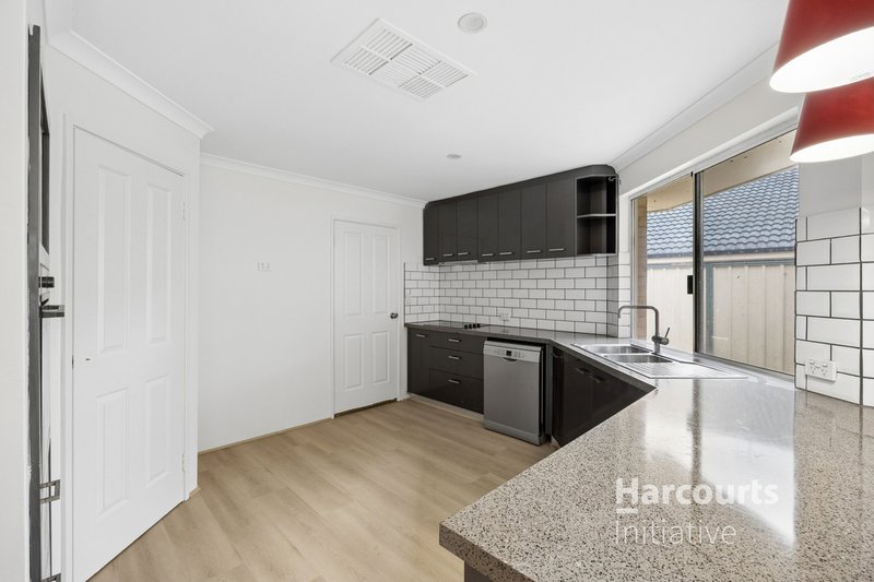 Photo - 38 Buttercup Crescent, High Wycombe WA 6057 - Image 2
