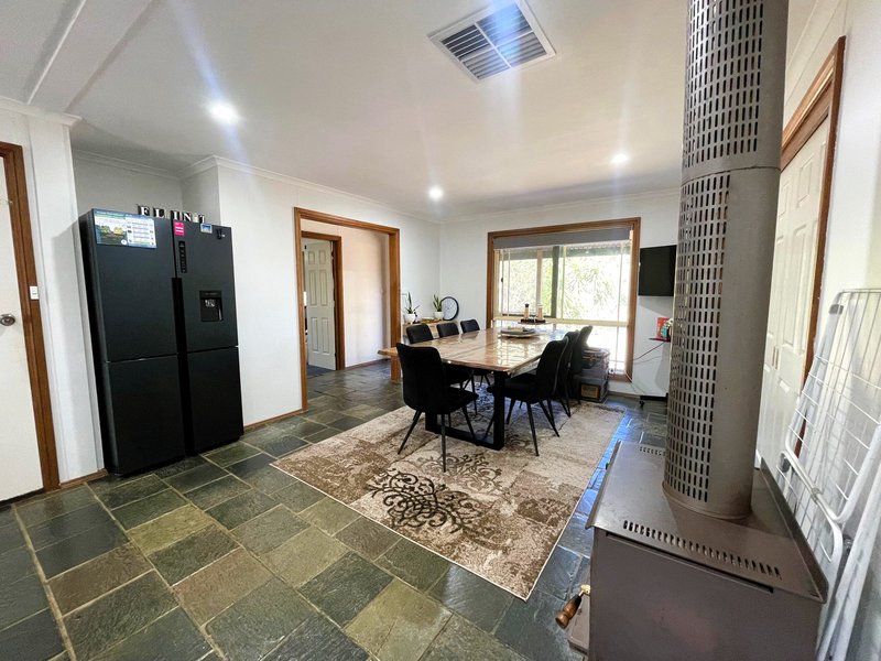 Photo - 38 Campbell Street, Darlington Point NSW 2706 - Image 4