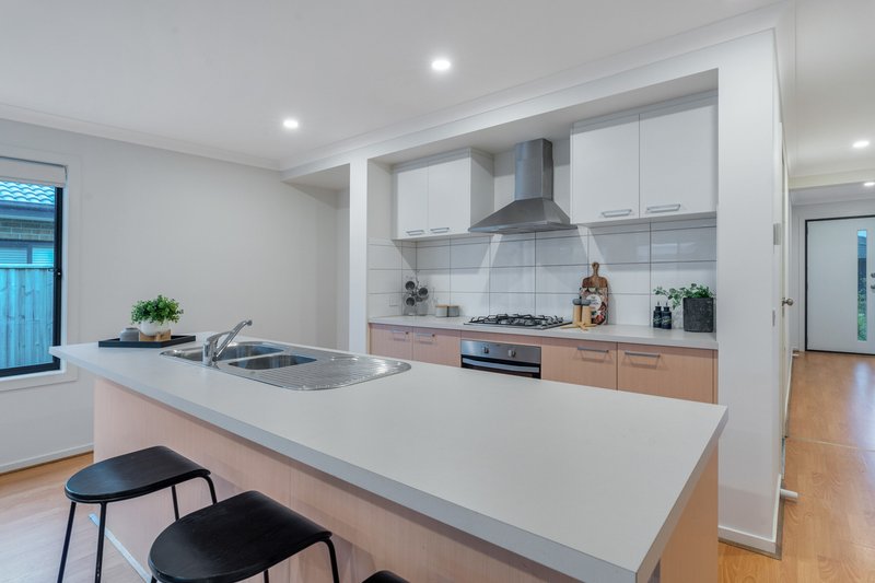 Photo - 38 Cascade Drive, Beveridge VIC 3753 - Image 3