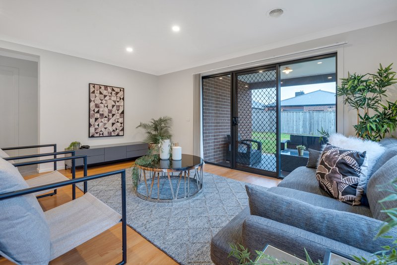 Photo - 38 Cascade Drive, Beveridge VIC 3753 - Image 7