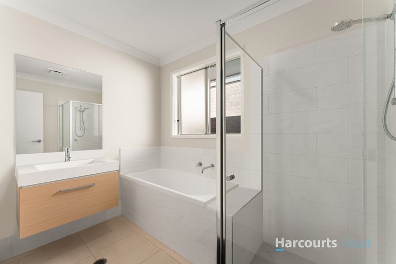 Photo - 38 Chikameena Street, Logan Reserve QLD 4133 - Image 10