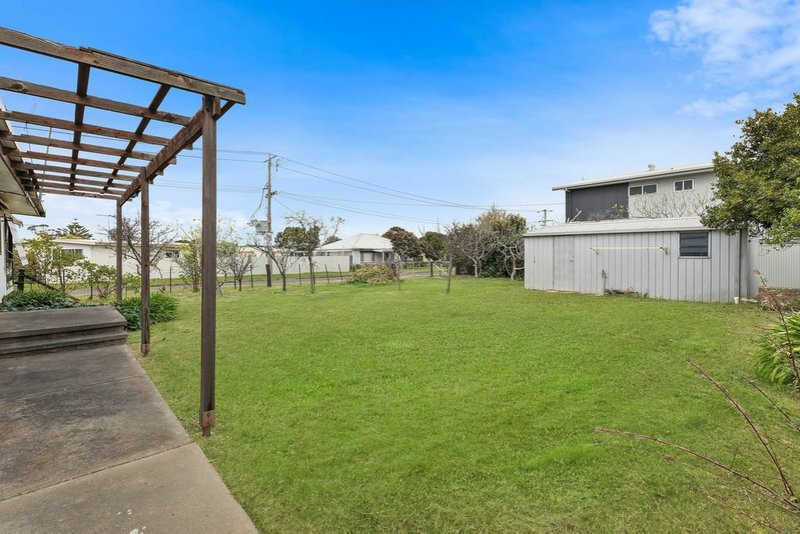 Photo - 38 Coatsworth Avenue, St Leonards VIC 3223 - Image 2