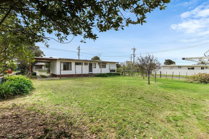 Photo - 38 Coatsworth Avenue, St Leonards VIC 3223 - Image 3