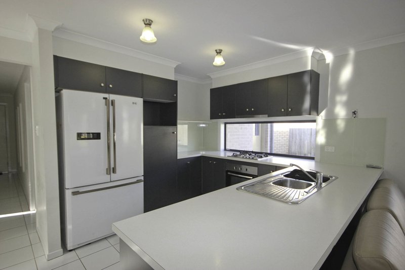 Photo - 38 Collingrove Circuit, Pimpama QLD 4209 - Image 2