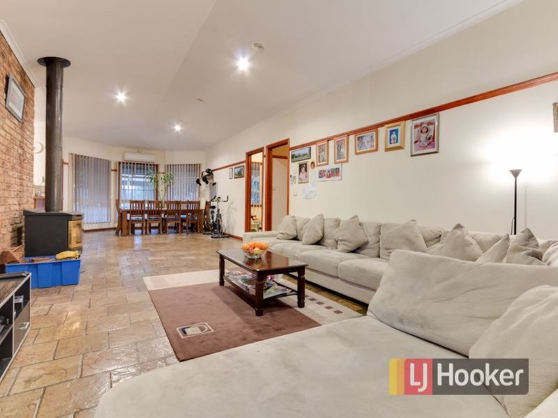 Photo - 38 Collison Road, Cranbourne East VIC 3977 - Image 3