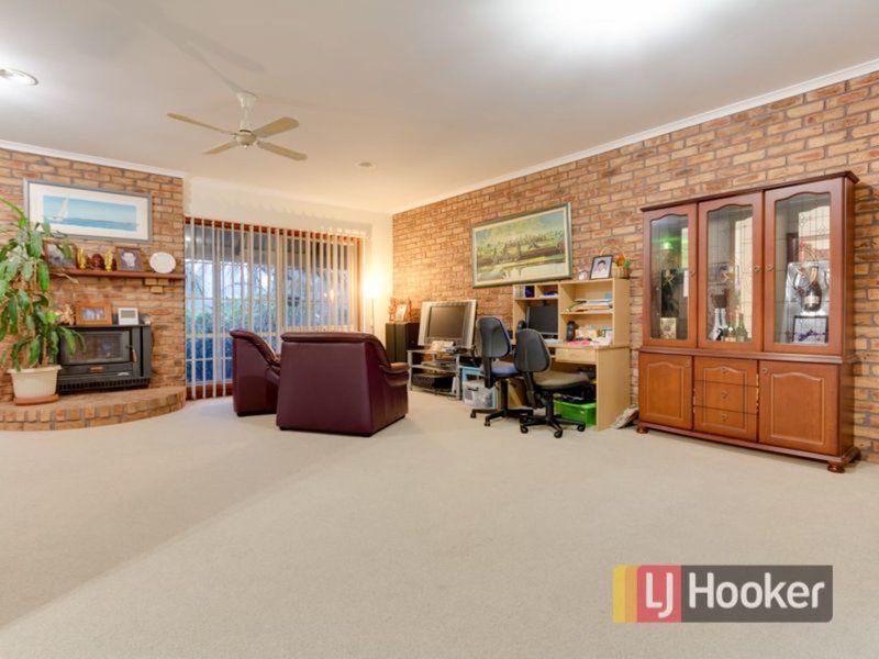 Photo - 38 Collison Road, Cranbourne East VIC 3977 - Image 5