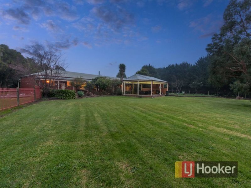 Photo - 38 Collison Road, Cranbourne East VIC 3977 - Image 8