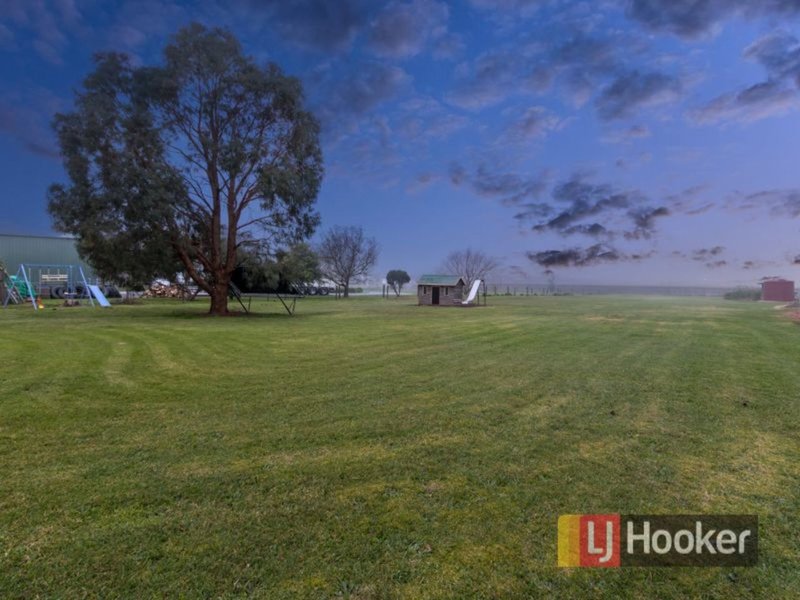 Photo - 38 Collison Road, Cranbourne East VIC 3977 - Image 10