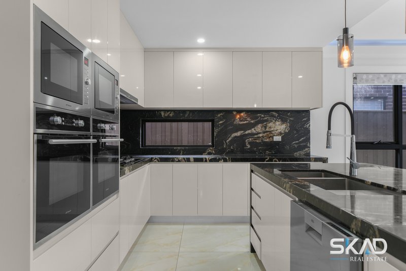 Photo - 38 Conjola Way, Wollert VIC 3750 - Image 9