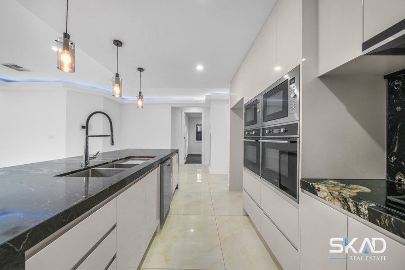 Photo - 38 Conjola Way, Wollert VIC 3750 - Image 10