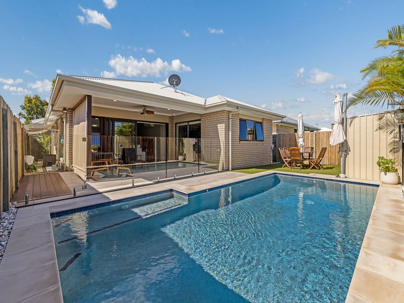 Photo - 38 Copper Crescent, Caloundra West QLD 4551 - Image 2