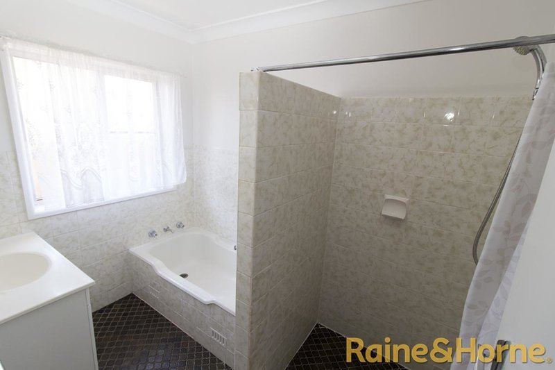 Photo - 38 Corbett Avenue, Dubbo NSW 2830 - Image 5