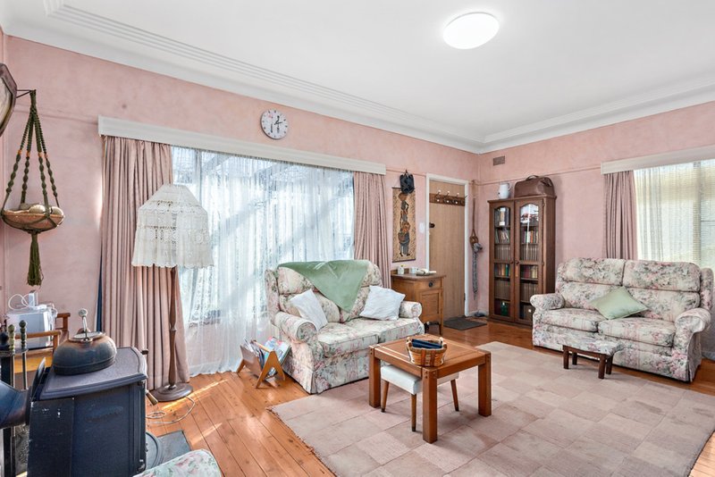 Photo - 38 Crammond Boulevard, Caringbah NSW 2229 - Image 4