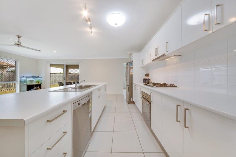 Photo - 38 Creekview Drive, New Auckland QLD 4680 - Image 3