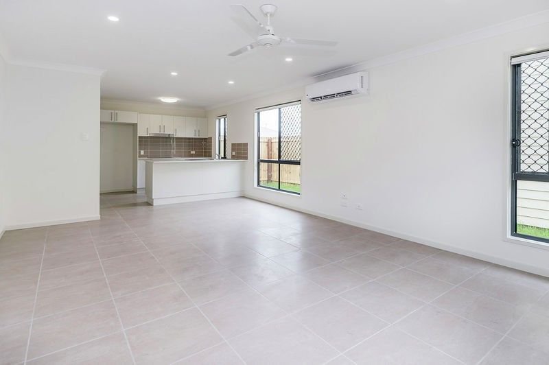 Photo - 38 Dalby Street, Holmview QLD 4207 - Image 3