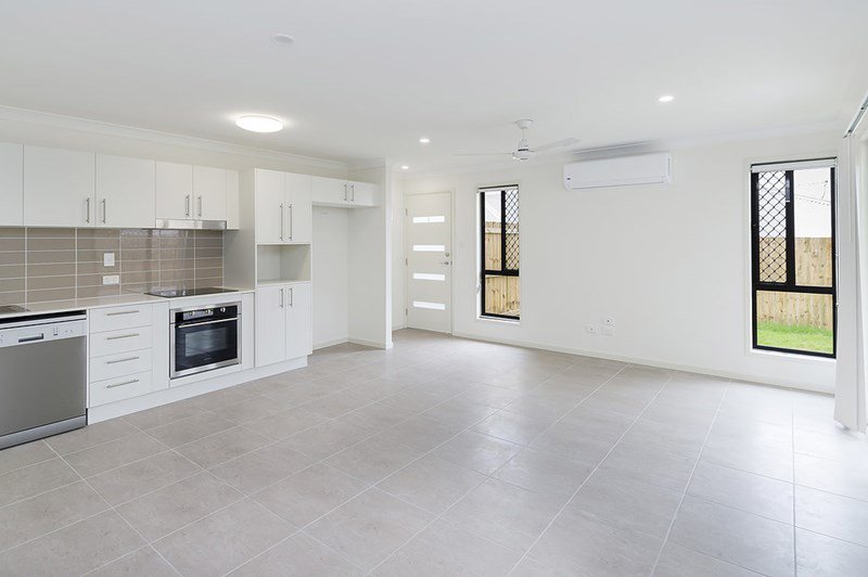 Photo - 38 Dalby Street, Holmview QLD 4207 - Image 5