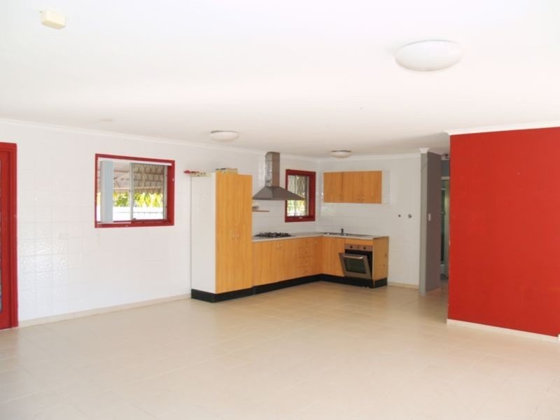 Photo - 38 Dalpura Street, Surfers Paradise QLD 4217 - Image 4