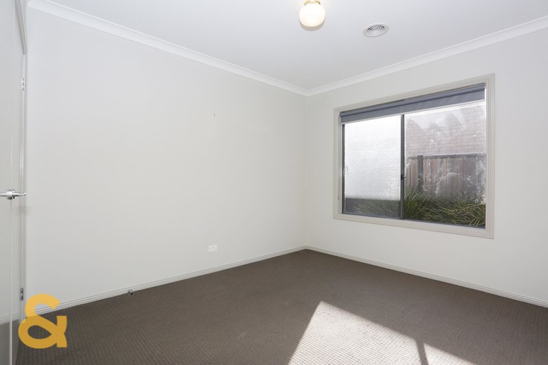 Photo - 38 Domain Way, Craigieburn VIC 3064 - Image 5