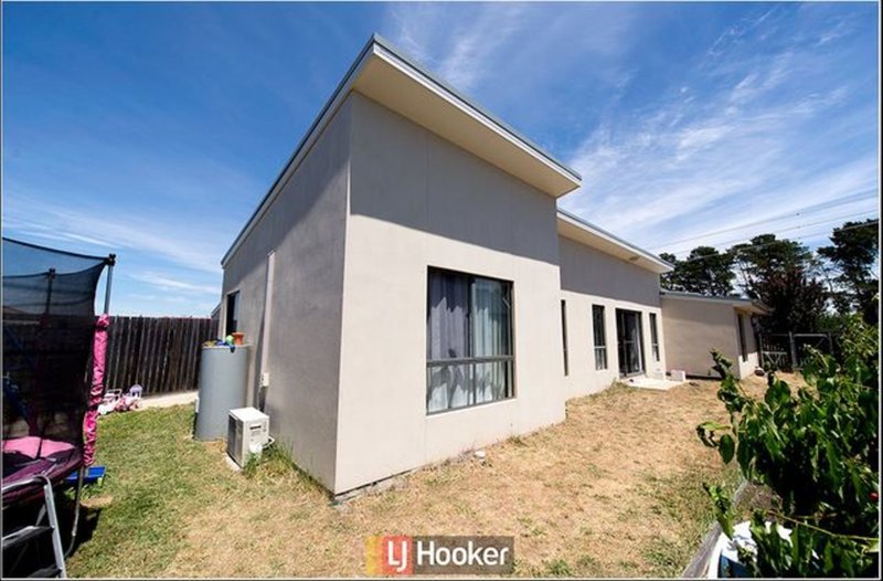 Photo - 38 Eccles Circuit, Macgregor ACT 2615 - Image 15